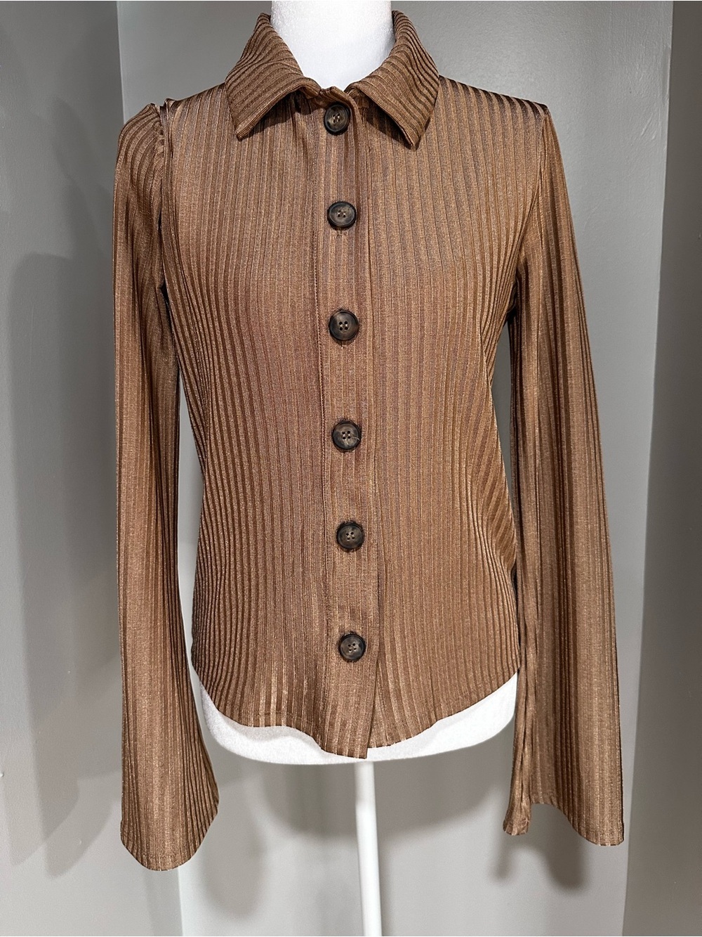 Reformation Chocolate Ribbed Button-Front Top. Size S. - Picture 2 of 10